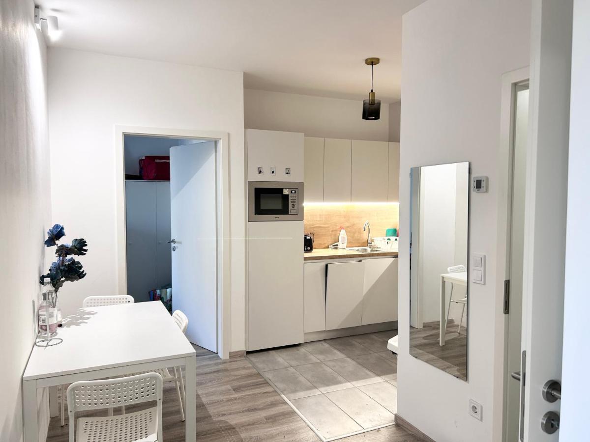 New 2022 Family&Friends Downtown Ac 3Br 2Ba Free Parking Big Balcony Near Metro&Train Station Self Check-In Apt Будапешт Экстерьер фото