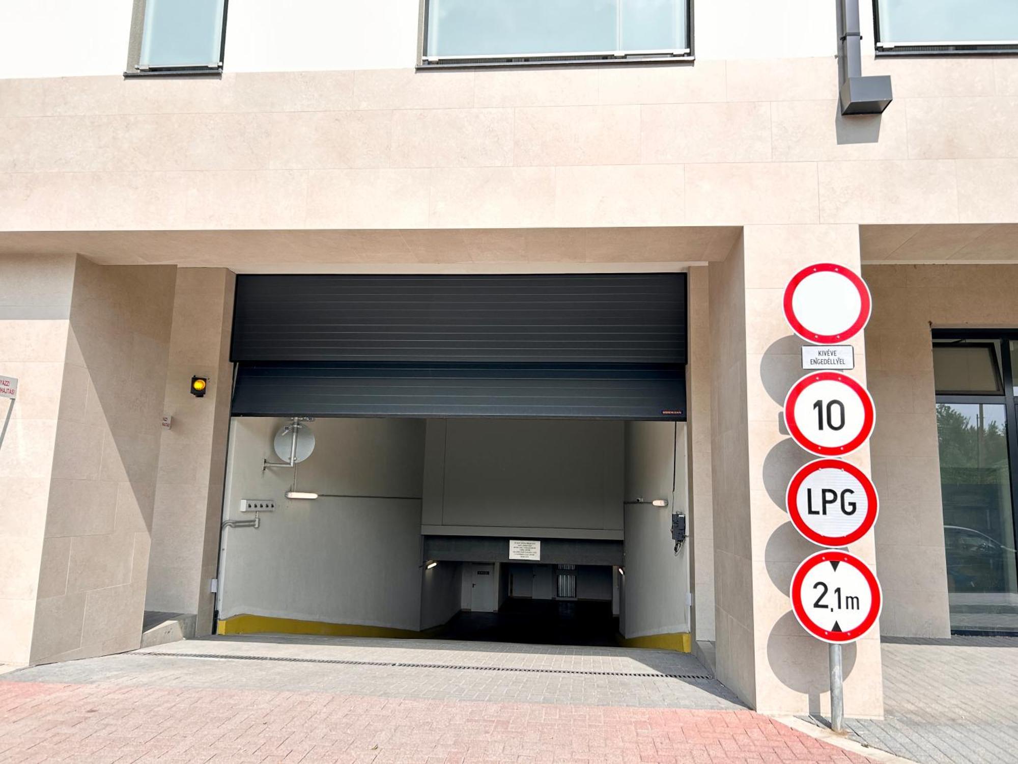 New 2022 Family&Friends Downtown Ac 3Br 2Ba Free Parking Big Balcony Near Metro&Train Station Self Check-In Apt Будапешт Экстерьер фото